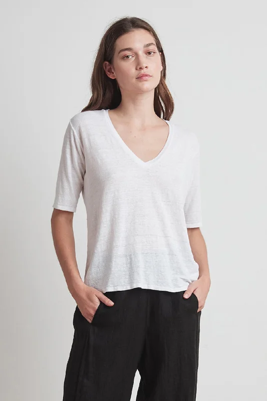 How to master photography basics-STEFANI LINEN KNIT V-NECK TEE