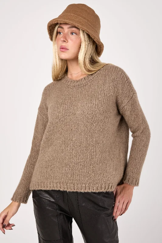 Sweaters for art classes-Voluminous Cashmere Oversized Sweater in Cappuch